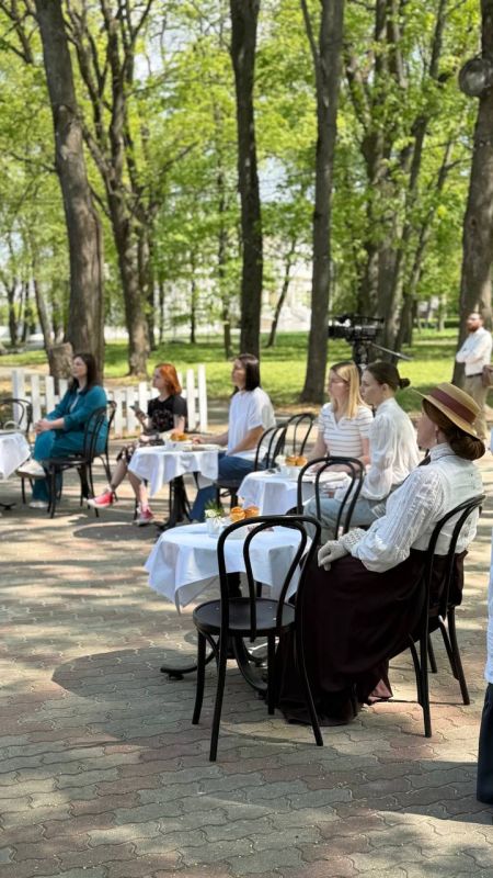 Станислав Дзасохов: Пресс-конференция в усадьбе Асеевых Станислав Дзасохов: Пресс-конференция в усадьбе Асеевых