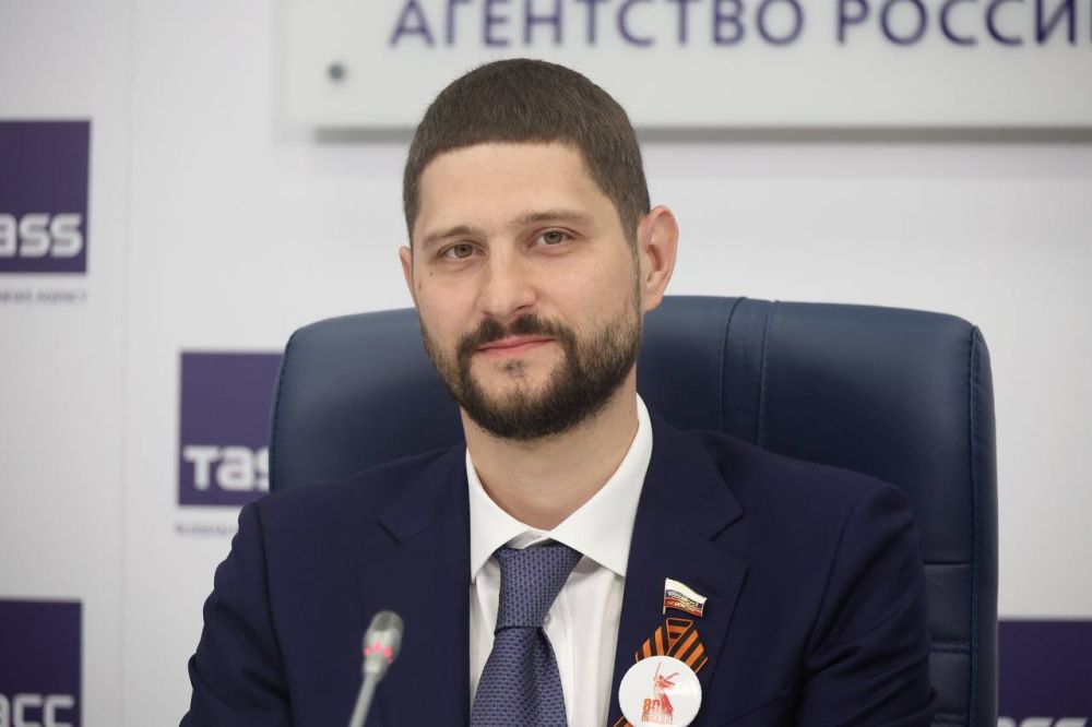 Александр Волошин: Друзья! Сегодня в пресс-центре ТАСС мы дали старт проекту, который станет живым свидетельством нашей благодарности героям прошлого и настоящего Александр Волошин: Друзья! Сегодня в пресс-центре ТАСС мы дали старт проекту, который станет живым свидетельством нашей благодарности героям прошлого и настоящего