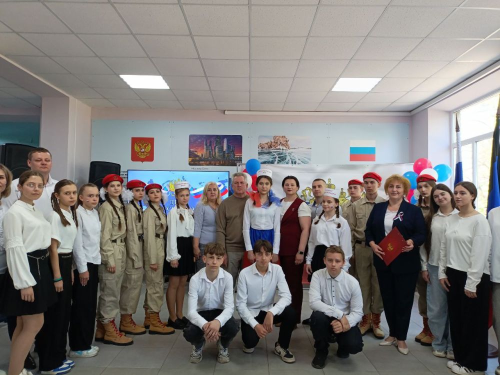 Анна Кондрыкинская: Молодёжь — наше будущее. В День российского парламентаризма с радостью приняла приглашение посетить Старабешевскую школу №1. Концерт, подготовленный учениками, стал настоящим фейерверком талантов —... Анна Кондрыкинская: Молодёжь — наше будущее. В День российского парламентаризма с радостью приняла приглашение посетить Старабешевскую школу №1. Концерт, подготовленный учениками, стал настоящим фейерверком талантов —...