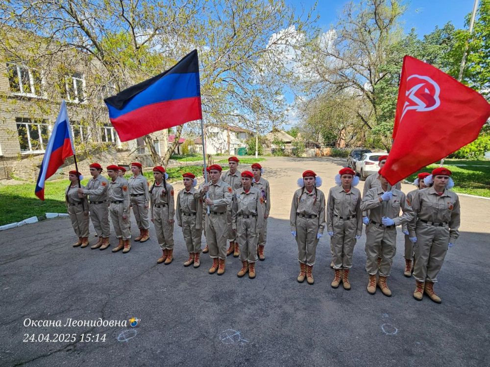 На базе ГБОУ "Гимназия 19 г.о.Донецк " прошел конкурс-смотр знаменных групп,где приняли участие такие клубы как: ВПК "ЮЗаР", ВПК "Доблесть" и ВПК "Поиск" На базе ГБОУ "Гимназия 19 г.о.Донецк " прошел конкурс-смотр знаменных групп,где приняли участие такие клубы как: ВПК "ЮЗаР", ВПК "Доблесть" и ВПК "Поиск"