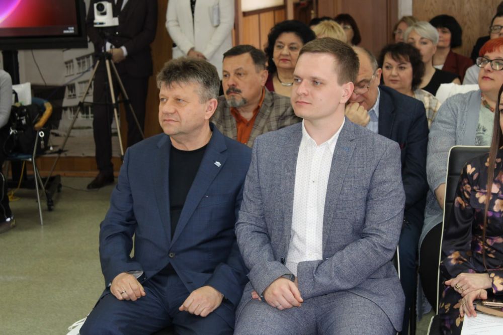 24 апреля ДонГУ посетила делегация Саратовской государственной юридической академии во главе с ректором Екатериной Ильговой 24 апреля ДонГУ посетила делегация Саратовской государственной юридической академии во главе с ректором Екатериной Ильговой