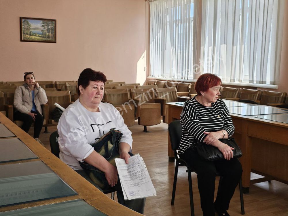 Сегодня заместитель главы администрации городского округа Донецк Валерий Ляховец провёл приём граждан в местной общественной приёмной партии «Единая Россия» Сегодня заместитель главы администрации городского округа Донецк Валерий Ляховец провёл приём граждан в местной общественной приёмной партии «Единая Россия»