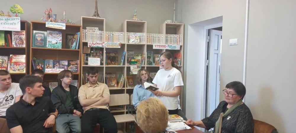 В рамках Всероссийского проекта «Без срока давности», в школьной библиотеке ГБОУ «Мангушская школа №2» прошло заседание читательского клуба, в память о геноциде советского народа в годы Великой Отечественной войны В рамках Всероссийского проекта «Без срока давности», в школьной библиотеке ГБОУ «Мангушская школа №2» прошло заседание читательского клуба, в память о геноциде советского народа в годы Великой Отечественной войны