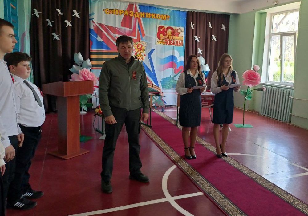 Наталья Бегуненко: Сегодня, 24 апреля, в рамках проекта «Новая школа» партии «Единая Россия» в Петровском районе г. Донецка, в ГБОУ «Школа № 108 г. о. Донецк» состоялось торжественное открытие «Парт Героев» в честь Героев... Наталья Бегуненко: Сегодня, 24 апреля, в рамках проекта «Новая школа» партии «Единая Россия» в Петровском районе г. Донецка, в ГБОУ «Школа № 108 г. о. Донецк» состоялось торжественное открытие «Парт Героев» в честь Героев...
