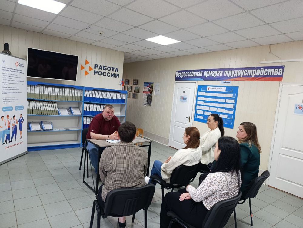 Во исполнение поручения Главы Донецкой Народной Республики Пушилина Д.В. депутаты Мангушского муниципального совета продолжают проводить встречи с трудовыми коллективами округа Во исполнение поручения Главы Донецкой Народной Республики Пушилина Д.В. депутаты Мангушского муниципального совета продолжают проводить встречи с трудовыми коллективами округа