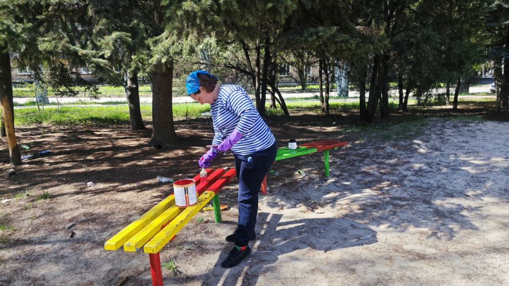 В Кировском внутригородском районе проведены работы на детской площадке В Кировском внутригородском районе проведены работы на детской площадке
