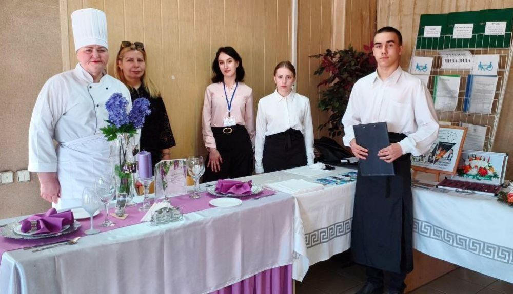 В общем числе участников ярмарки в ДНР 20% - выпускники вузов и ссузов В общем числе участников ярмарки в ДНР 20% - выпускники вузов и ссузов