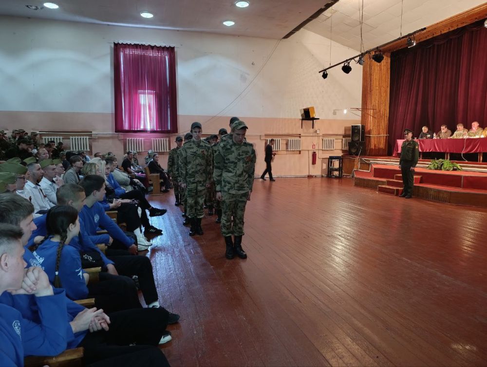 В Снежном прошел смотр-конкурс строевой песни «Солдатская строевая» В Снежном прошел смотр-конкурс строевой песни «Солдатская строевая»