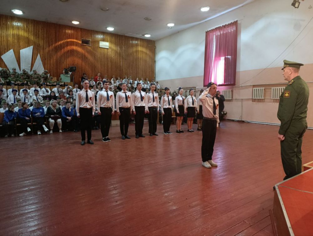 В Снежном прошел смотр-конкурс строевой песни «Солдатская строевая» В Снежном прошел смотр-конкурс строевой песни «Солдатская строевая»