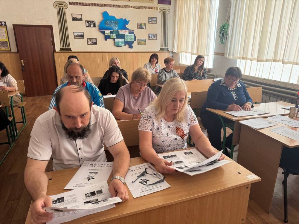 Депутаты Старобешевского муниципального совета вместе с педагогами и обучающимися общеобразовательных учреждений Старобешевского округа приняли участие в Международном историческом диктанте на тему событий Великой... Депутаты Старобешевского муниципального совета вместе с педагогами и обучающимися общеобразовательных учреждений Старобешевского округа приняли участие в Международном историческом диктанте на тему событий Великой...