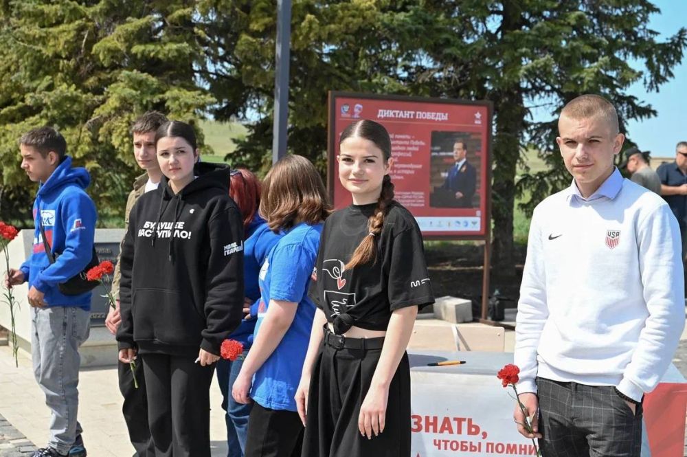 Продолжаем нашу подборку фото с «Диктанта Победы» Продолжаем нашу подборку фото с «Диктанта Победы»
