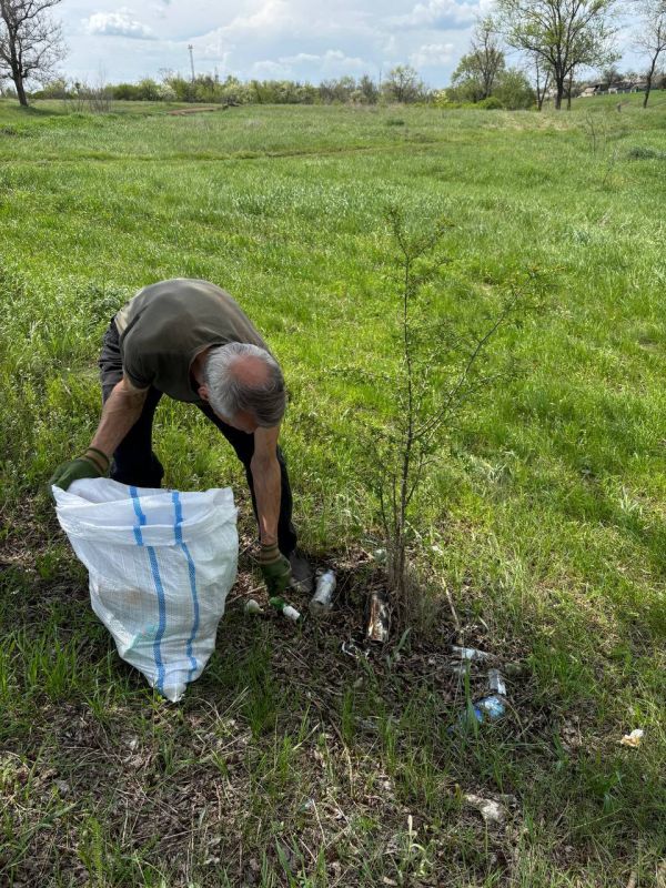 «Вода России». Сегодня, 25 апреля, городской округ Иловайск совместными усилиями принял участие во Всероссийской акции «Вода России» по очистке от мусора берегов водных объектов округа «Вода России». Сегодня, 25 апреля, городской округ Иловайск совместными усилиями принял участие во Всероссийской акции «Вода России» по очистке от мусора берегов водных объектов округа