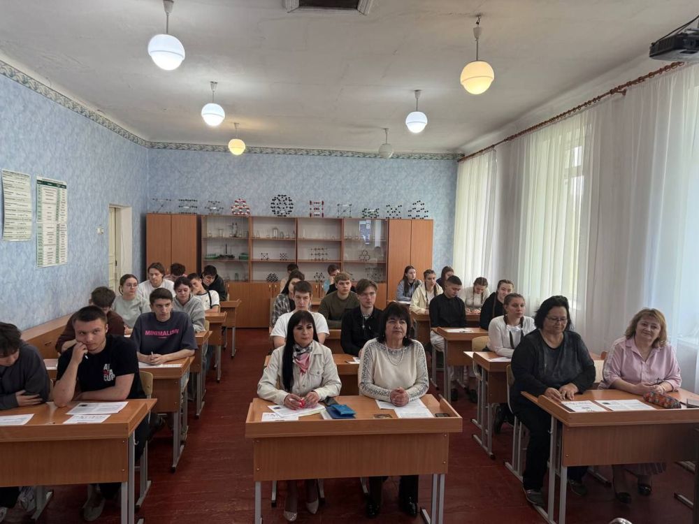 Депутаты Старобешевского муниципального совета вместе с педагогами и обучающимися общеобразовательных учреждений Старобешевского округа приняли участие в Международном историческом диктанте на тему событий Великой... Депутаты Старобешевского муниципального совета вместе с педагогами и обучающимися общеобразовательных учреждений Старобешевского округа приняли участие в Международном историческом диктанте на тему событий Великой...