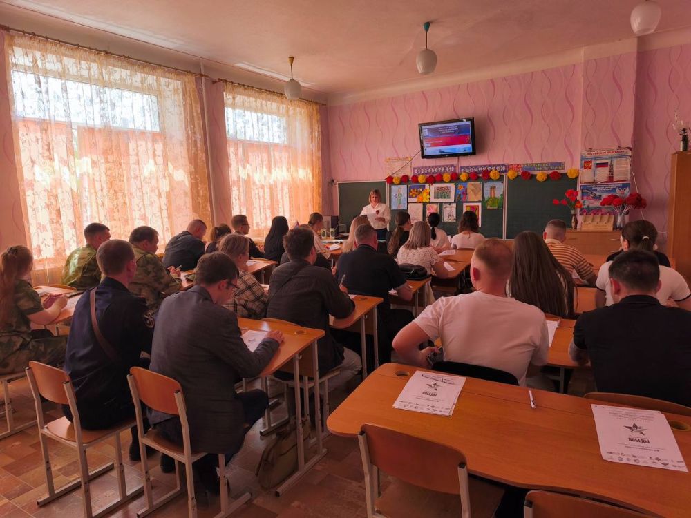 Сегодня, 25 апреля, при содействии Управы Ленинского внутригородского района Администрации городского округа Донецк, на базе ГБОУ «Школа № 42 г.о. Донецк», ГБОУ «Школа №45 г.о. Донецк» и ГБОУ «Лицей №37 г.о. Донецк», ГБОУ... Сегодня, 25 апреля, при содействии Управы Ленинского внутригородского района Администрации городского округа Донецк, на базе ГБОУ «Школа № 42 г.о. Донецк», ГБОУ «Школа №45 г.о. Донецк» и ГБОУ «Лицей №37 г.о. Донецк», ГБОУ...