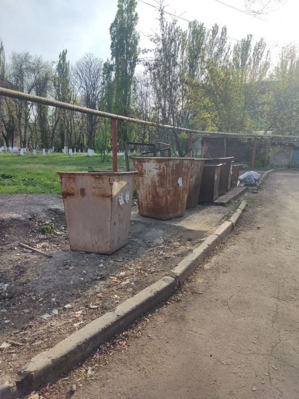 О ситуации с уборкой мусора в городе Ждановка О ситуации с уборкой мусора в городе Ждановка