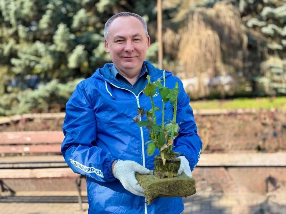 200 роз Донецку!. С коллективом Управы Будённовского района во главе с руководителем Михаилом Меренковым, представителями шеф-региона Москва, специалистами муниципального предприятия «Зеленое строительство г. Донецка»... 200 роз Донецку!. С коллективом Управы Будённовского района во главе с руководителем Михаилом Меренковым, представителями шеф-региона Москва, специалистами муниципального предприятия «Зеленое строительство г. Донецка»...