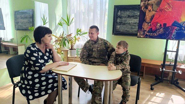 Ветеран-защитник Родины пообщался с коллективом Дома культуры Ветеран-защитник Родины пообщался с коллективом Дома культуры