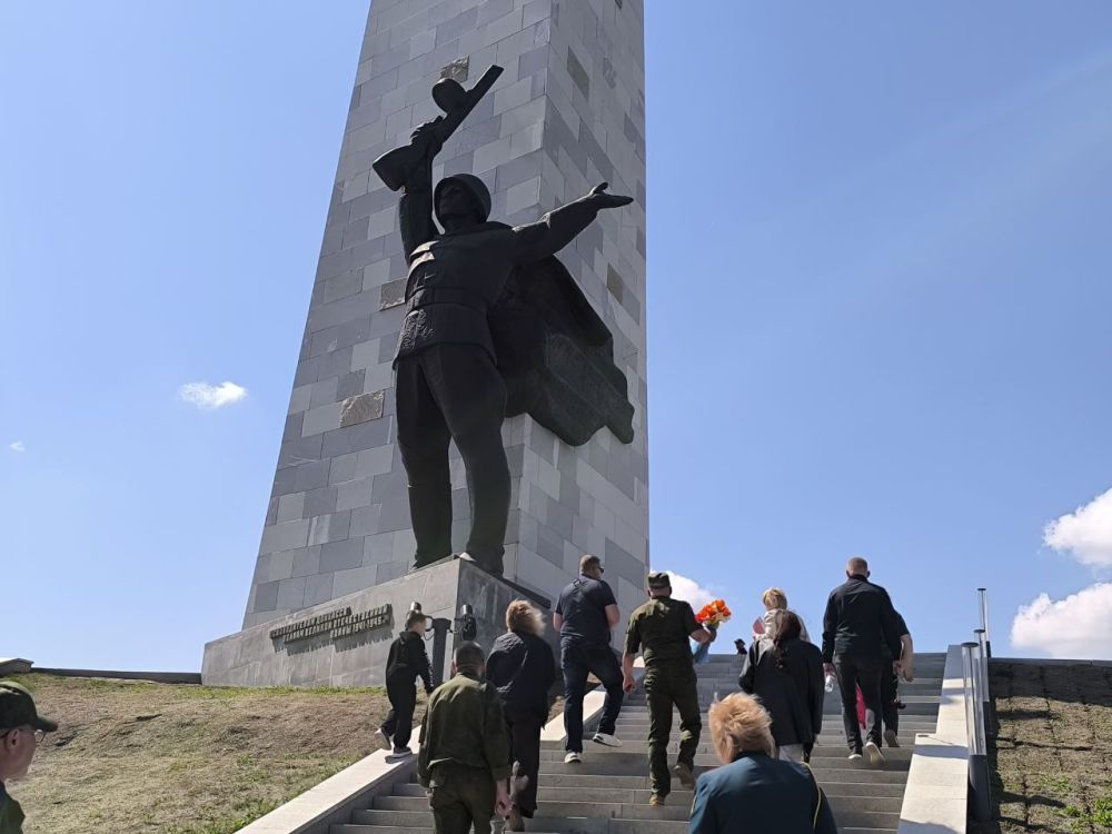 Ветераны совместно с семьями почтили память героев-защитников Саур-Могилы Ветераны совместно с семьями почтили память героев-защитников Саур-Могилы