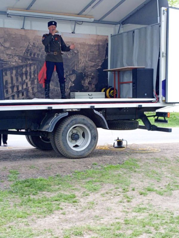24.04.2025 в рамках партийного проекта «Культура малой Родины», депутат Тельмановского муниципального совета Максим Скрипка принял участие в патриотической акции «Автопоезд Победы» в с. Зерновое 24.04.2025 в рамках партийного проекта «Культура малой Родины», депутат Тельмановского муниципального совета Максим Скрипка принял участие в патриотической акции «Автопоезд Победы» в с. Зерновое