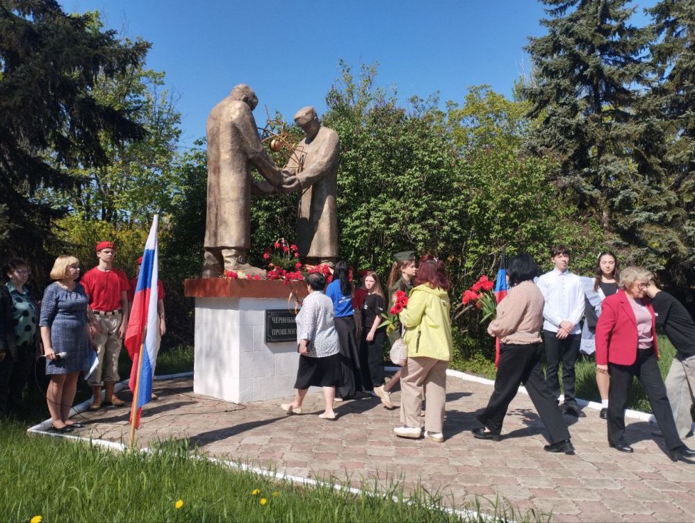 В Ждановке почтили память погибших в радиационных авариях и катастрофах В Ждановке почтили память погибших в радиационных авариях и катастрофах