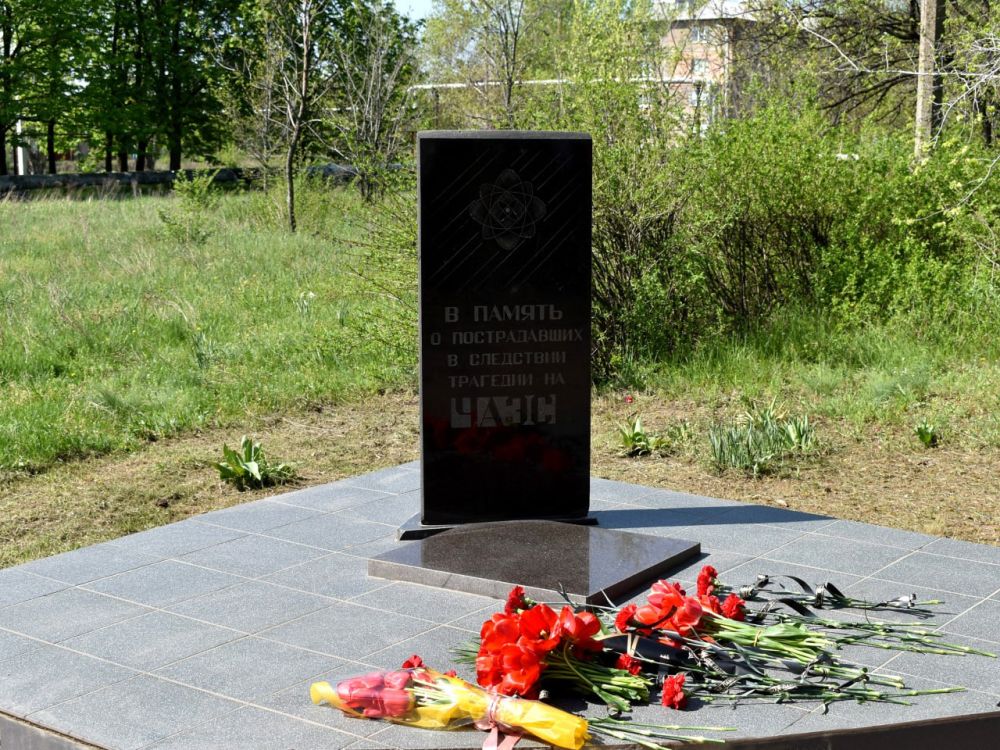 В Кировском состоялась памятная церемония возложения цветов В Кировском состоялась памятная церемония возложения цветов