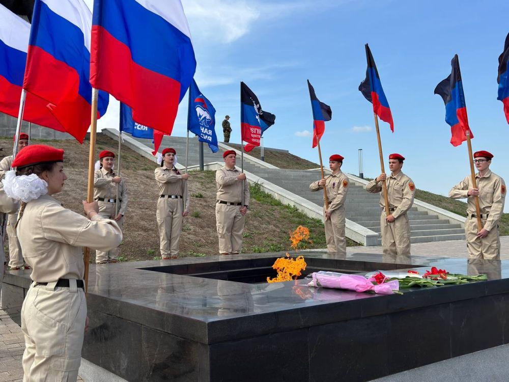 Сергей Прокопенко: Память на века. В завершение Международной исторической акции "Диктант Победы" вместе с депутатами Народного Совета и активистами Донецкого регионального отделения Партии "ЕДИНАЯ РОССИЯ" возложили цветы у... Сергей Прокопенко: Память на века. В завершение Международной исторической акции "Диктант Победы" вместе с депутатами Народного Совета и активистами Донецкого регионального отделения Партии "ЕДИНАЯ РОССИЯ" возложили цветы у...