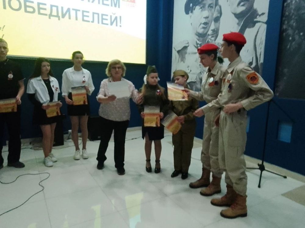 ZV Донбасс. Юнармейцы ВПСК «Легионеры» города Донецк Сердюк Рената и Журман Святослав 24 апреля приняли участие в Республиканском слете «Наследники Победы» ZV Донбасс. Юнармейцы ВПСК «Легионеры» города Донецк Сердюк Рената и Журман Святослав 24 апреля приняли участие в Республиканском слете «Наследники Победы»