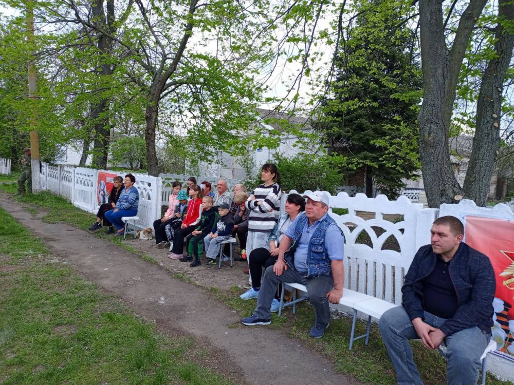 24 апреля в селе Зерновое в рамках партийного проекта "Культура малой родины" прошла республиканская патриотическая акция "Автопоезд Победы", посвященная 80-й годовщине Великой Победы 24 апреля в селе Зерновое в рамках партийного проекта "Культура малой родины" прошла республиканская патриотическая акция "Автопоезд Победы", посвященная 80-й годовщине Великой Победы