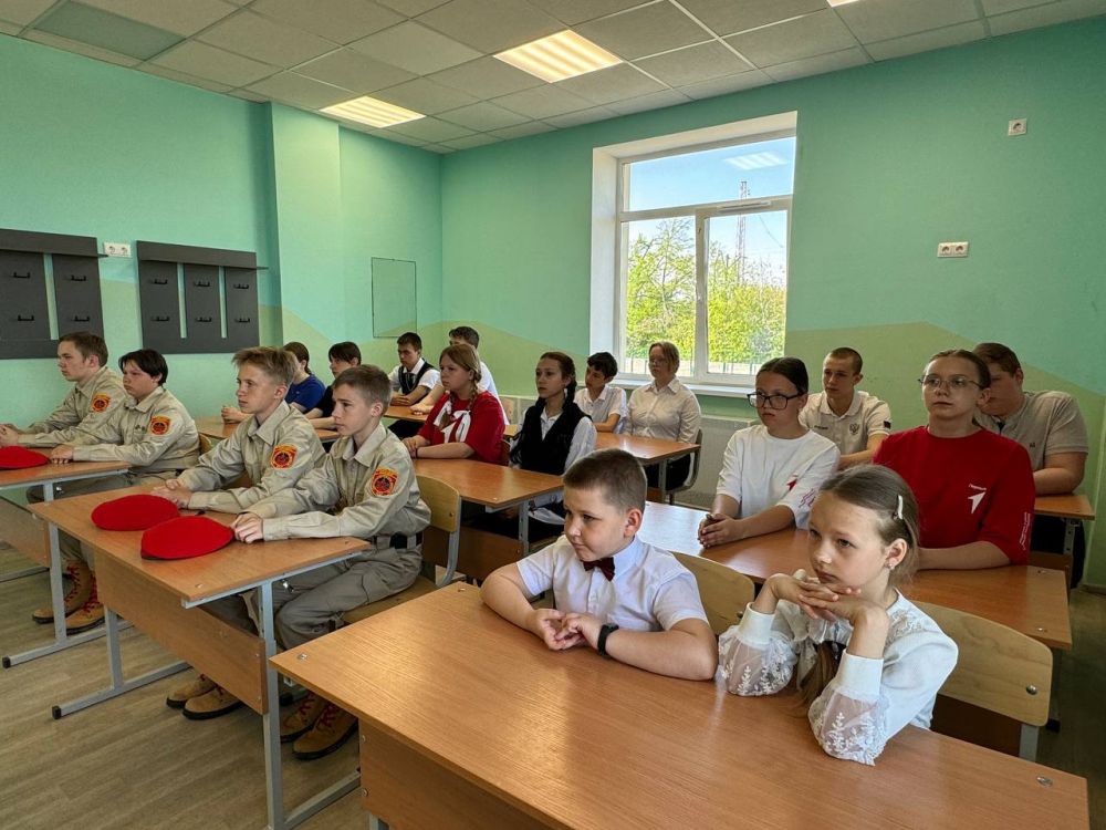 В Волновахе состоялось открытие парты героя, посвященной памяти Героя России Дениса Олеговича Величко В Волновахе состоялось открытие парты героя, посвященной памяти Героя России Дениса Олеговича Величко