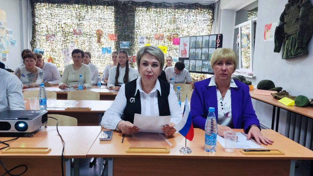 Елена Рязанцева: Сегодня жители Пролетарского района, учащиеся и учителя образовательных учреждений, сотрудники предприятий и организаций района, активисты первичных отделений политической партии «Единая Россия» приняли... Елена Рязанцева: Сегодня жители Пролетарского района, учащиеся и учителя образовательных учреждений, сотрудники предприятий и организаций района, активисты первичных отделений политической партии «Единая Россия» приняли...