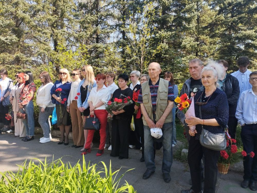 В Ждановке почтили память погибших в радиационных авариях и катастрофах В Ждановке почтили память погибших в радиационных авариях и катастрофах
