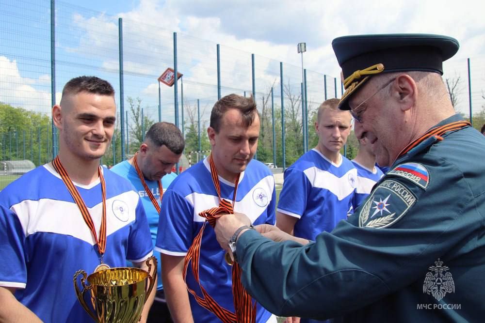Команда спасателей одержала победу в турнире по мини-футболу Команда спасателей одержала победу в турнире по мини-футболу
