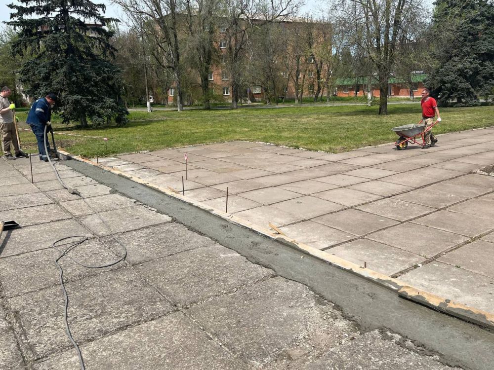 В Новоазовске продолжаются работы по благоустройству, и мы особенно гордимся тем, что с особым вниманием относимся к местам памяти В Новоазовске продолжаются работы по благоустройству, и мы особенно гордимся тем, что с особым вниманием относимся к местам памяти