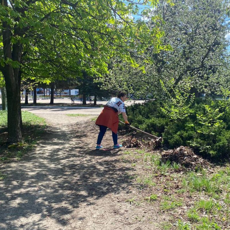 В Кировском продолжаются мероприятия по благоустройству в рамках акции «Зеленый Донбасс» В Кировском продолжаются мероприятия по благоустройству в рамках акции «Зеленый Донбасс»