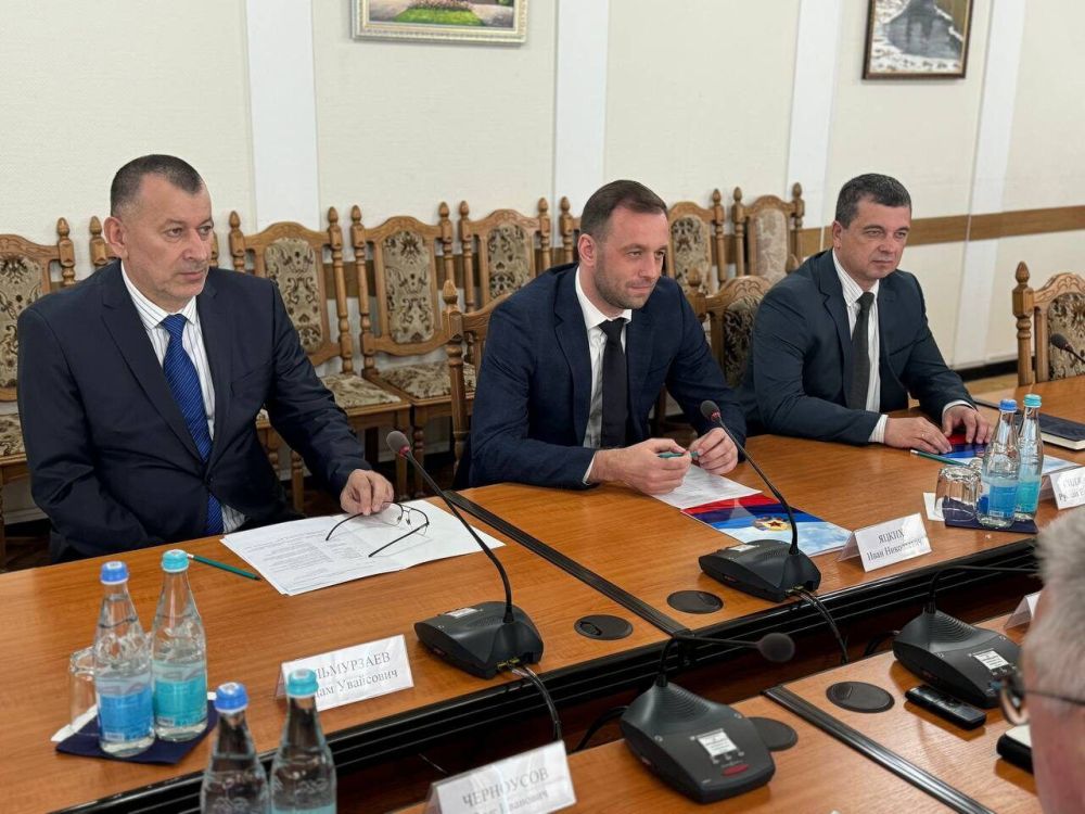 Состоялась деловая встреча между представителями Правительства Луганской Народной Республики и Федеральной службой по труду и занятости, в рамках которой был представлен новый Врио руководителя Юго-Западной межрегиональной... Состоялась деловая встреча между представителями Правительства Луганской Народной Республики и Федеральной службой по труду и занятости, в рамках которой был представлен новый Врио руководителя Юго-Западной межрегиональной...