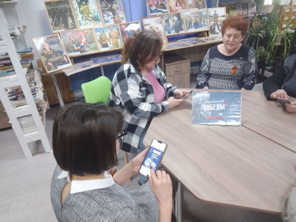Активисты проекта Женское движение партии Единая Россия принимают участие в Диктанте Победы-2025 Активисты проекта Женское движение партии Единая Россия принимают участие в Диктанте Победы-2025