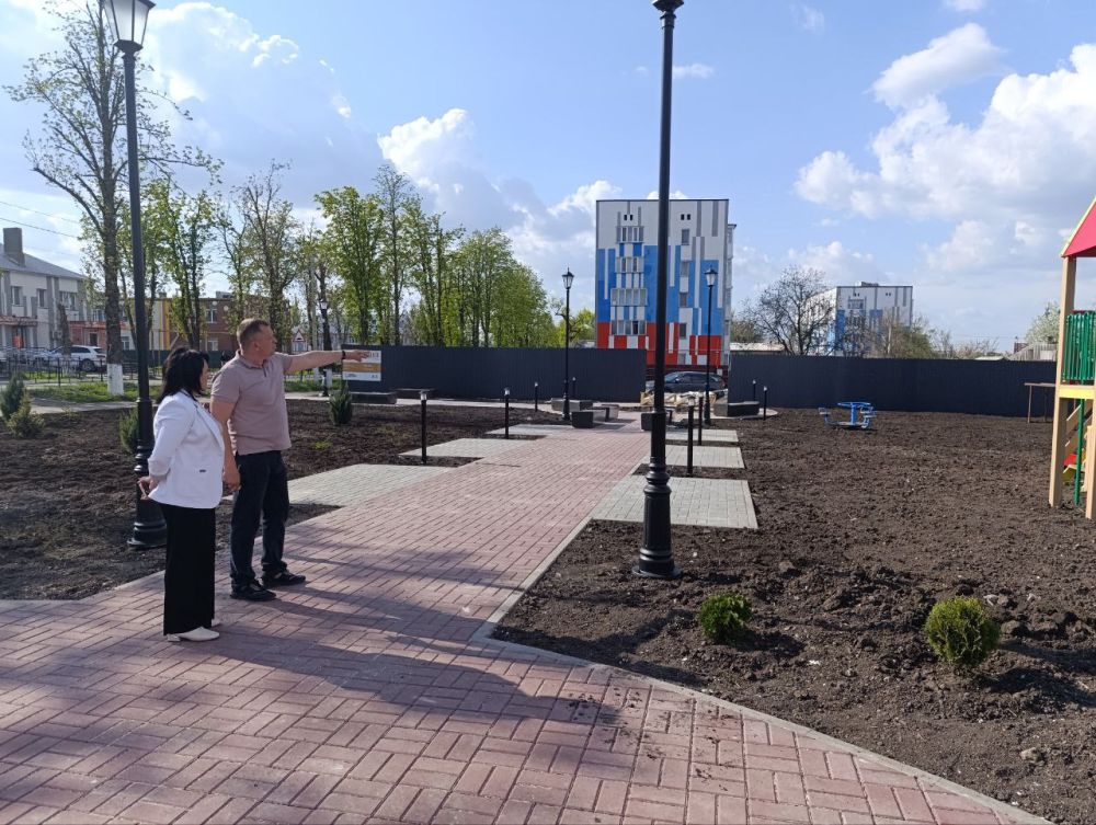 Состоялось выездное совещание в сквере "Освободителей" Состоялось выездное совещание в сквере "Освободителей"