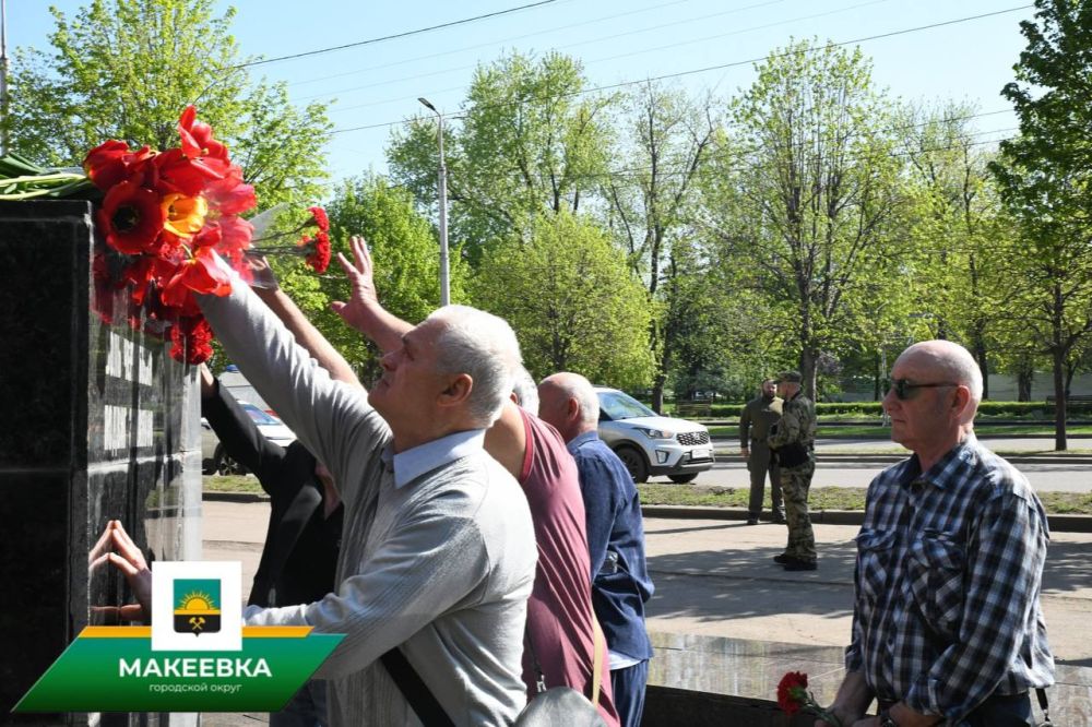 Александр Подгорный: В Макеевке почтили память участников ликвидации аварии на Чернобыльской АЭС Александр Подгорный: В Макеевке почтили память участников ликвидации аварии на Чернобыльской АЭС
