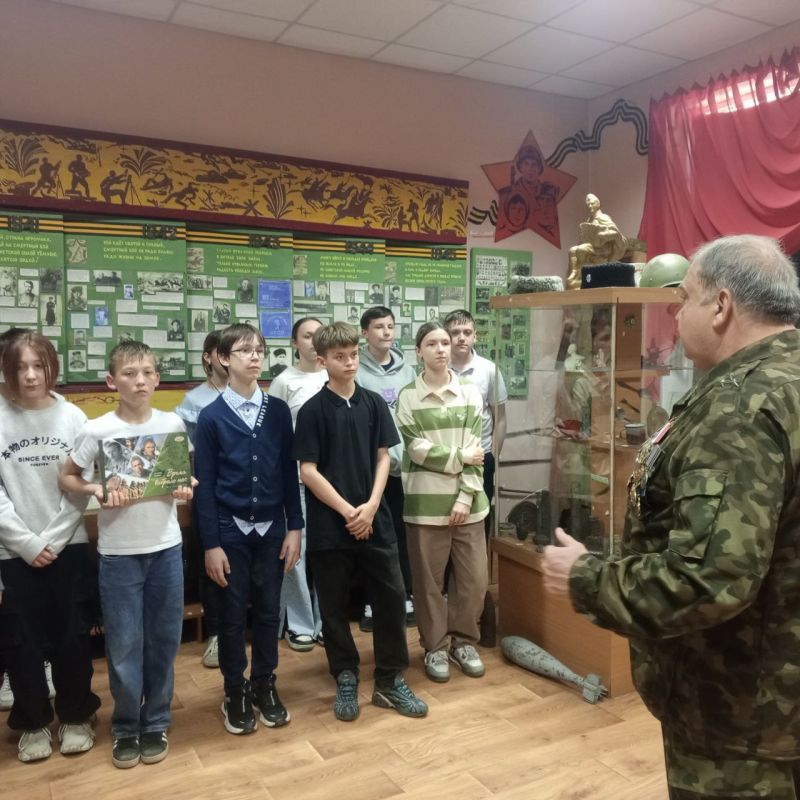 Дмитрий Огилец: Сегодня в 9, 10 и 11 классах ГБОУ "Школа №29 г.о. Донецк" прошел открытый урок «Наследники Победы» в рамках Международной акции «Наследие победы: сила в единстве» Дмитрий Огилец: Сегодня в 9, 10 и 11 классах ГБОУ "Школа №29 г.о. Донецк" прошел открытый урок «Наследники Победы» в рамках Международной акции «Наследие победы: сила в единстве»