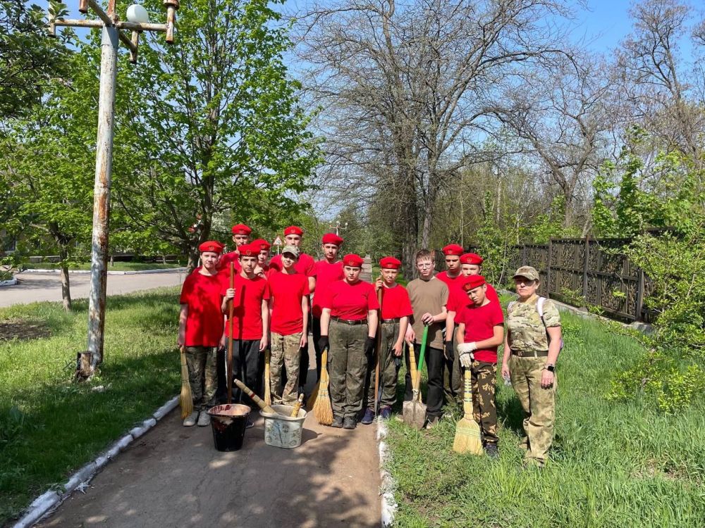 Сегодня, 26 апреля, по партийному проекту Единой России "Городская среда" в Старобешевском муниципальном округе прошел Всероссийский субботник, который проходил в рамках федерального проекта «Формирование комфортной... Сегодня, 26 апреля, по партийному проекту Единой России "Городская среда" в Старобешевском муниципальном округе прошел Всероссийский субботник, который проходил в рамках федерального проекта «Формирование комфортной...