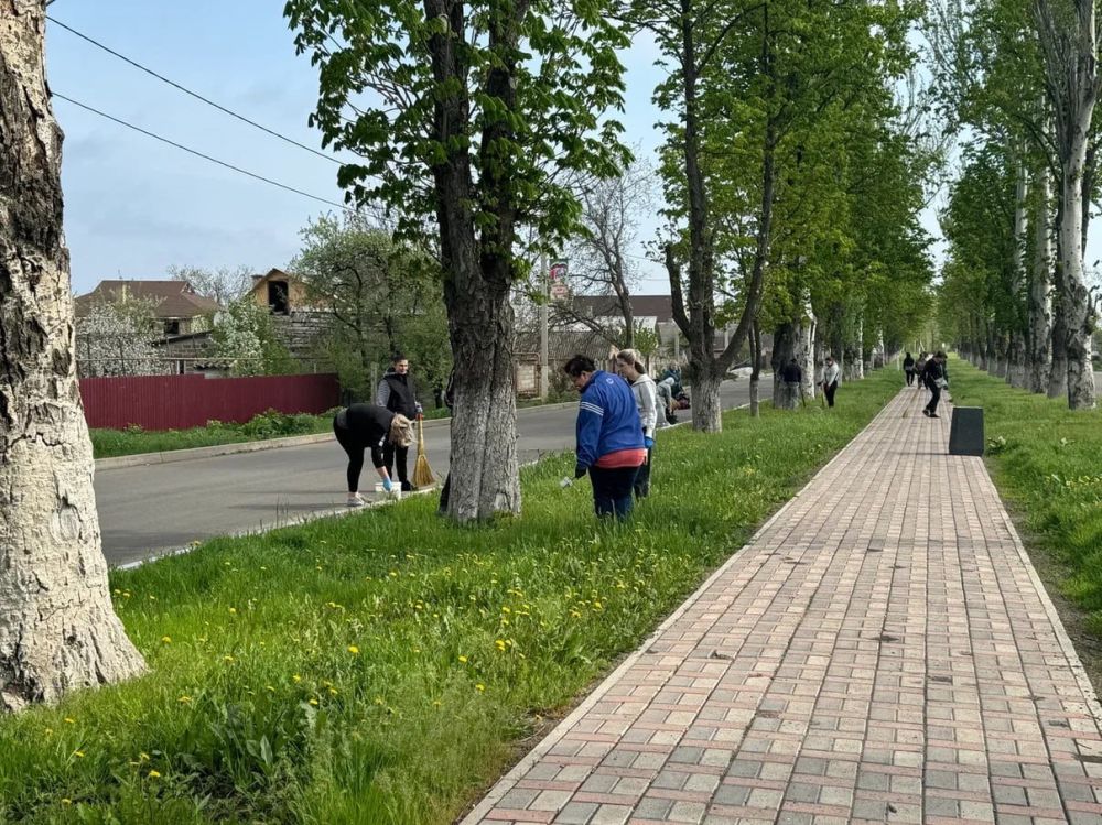 Вместе к чистоте. Сегодня наш округ стал настоящим центром активных перемен! Более 4000 неравнодушных жителей объединились для участия во Всероссийском субботнике, и это было поистине вдохновляюще! Среди участников были... Вместе к чистоте. Сегодня наш округ стал настоящим центром активных перемен! Более 4000 неравнодушных жителей объединились для участия во Всероссийском субботнике, и это было поистине вдохновляюще! Среди участников были...