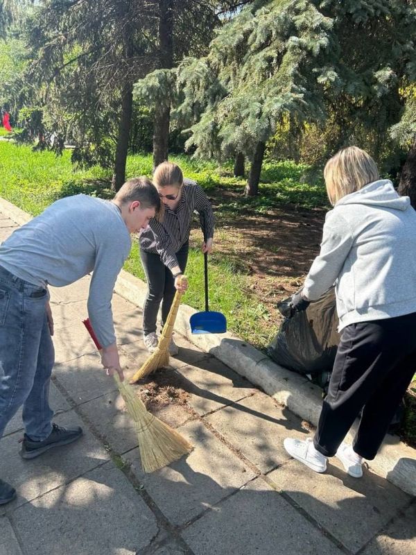В Ждановке прошел общереспубликанский субботник В Ждановке прошел общереспубликанский субботник