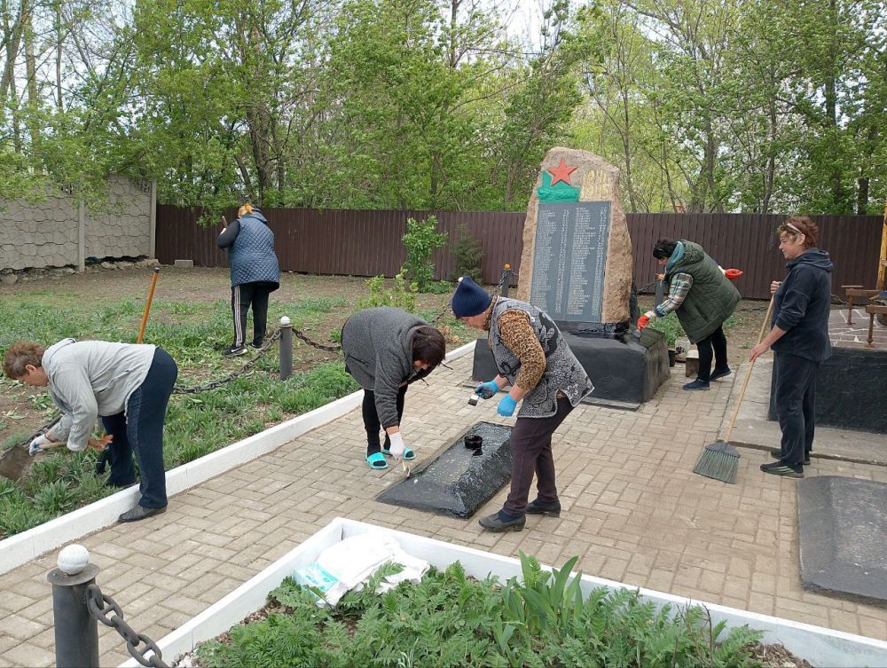 Наталья Великодная: Еще фото со Всероссийского субботника, где жители населенных пунктов Тельмановского муниципального округа принимают участие в благоустройстве прилегающих территорий, в том числе уборке парков, детских... Наталья Великодная: Еще фото со Всероссийского субботника, где жители населенных пунктов Тельмановского муниципального округа принимают участие в благоустройстве прилегающих территорий, в том числе уборке парков, детских...