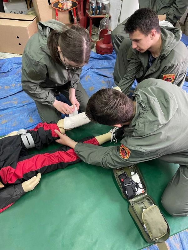 Юнармейцы ВПК "Авангард" местного отделения г. Комсомольское по приглашению настоятеля Казанского храма г. Раменское протоиерея Андрея Козорезова, прибыли в г. Раменское Московской области для участия в Межрегиональных... Юнармейцы ВПК "Авангард" местного отделения г. Комсомольское по приглашению настоятеля Казанского храма г. Раменское протоиерея Андрея Козорезова, прибыли в г. Раменское Московской области для участия в Межрегиональных...