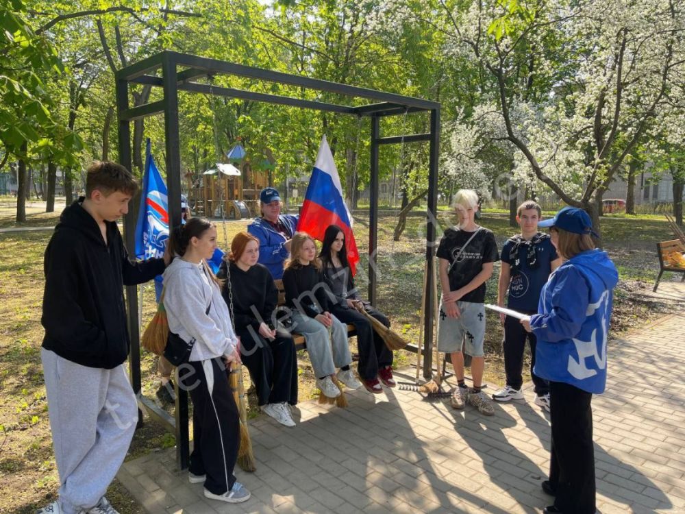 Алексей Кулемзин: Сегодня в рамках партийного проекта «Городская среда» партии «Единая Россия» в Донецке прошёл Всероссийский субботник Алексей Кулемзин: Сегодня в рамках партийного проекта «Городская среда» партии «Единая Россия» в Донецке прошёл Всероссийский субботник