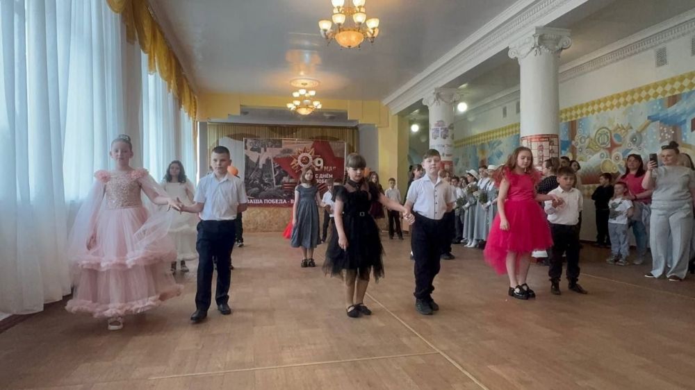 В Ждановке прошел «Бал Победы» В Ждановке прошел «Бал Победы»