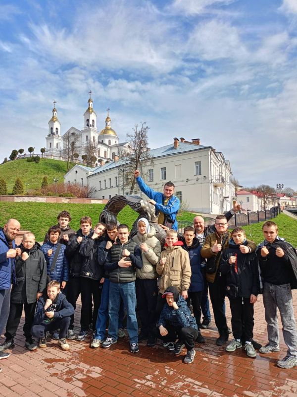 Александр Волошин: #СильноеПоколение. Во время поездки в Донецк посетил Дворец спорта «Шахтёр», где тренируются юные боксёры Александр Волошин: #СильноеПоколение. Во время поездки в Донецк посетил Дворец спорта «Шахтёр», где тренируются юные боксёры