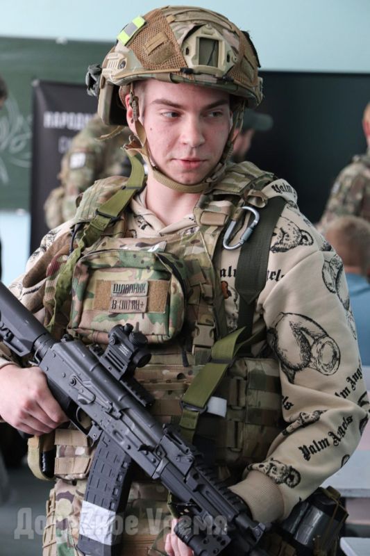Жизненно важный урок: в ДНР сотрудники военной полиции провели мастер-класс по оказанию первой помощи Жизненно важный урок: в ДНР сотрудники военной полиции провели мастер-класс по оказанию первой помощи