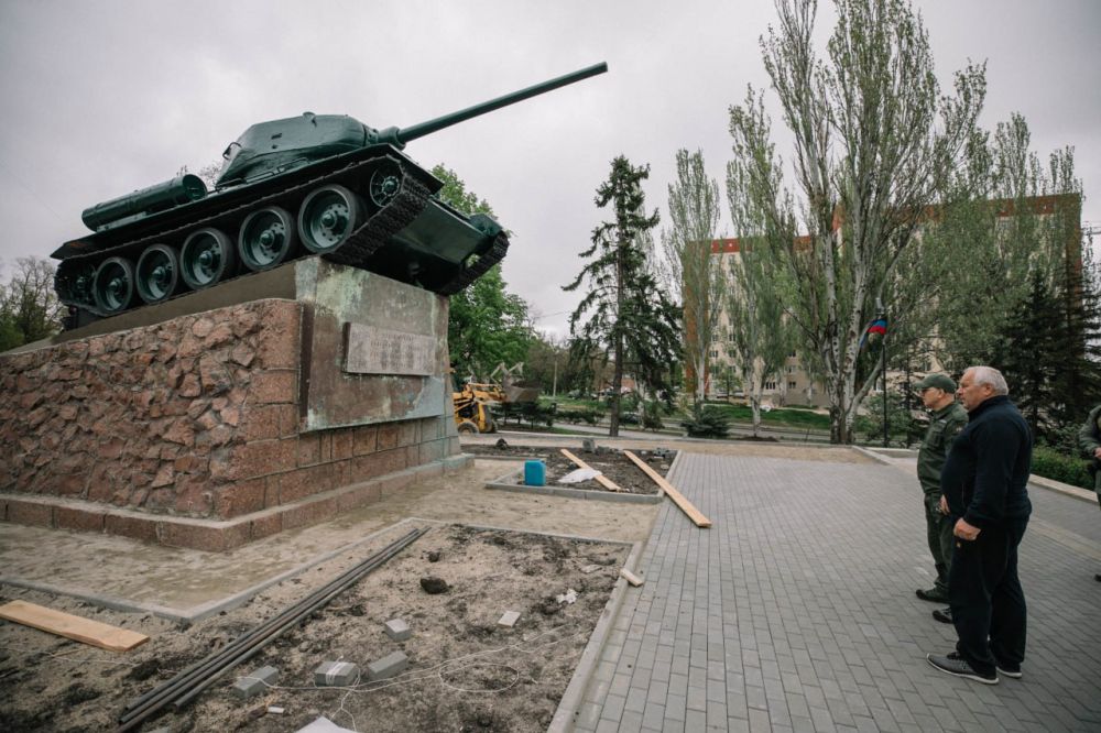 Олег Моргун: К наступающему юбилею Победы в сквере двухсотлетия со дня основания Мариуполя высадили 80 молодых берез Олег Моргун: К наступающему юбилею Победы в сквере двухсотлетия со дня основания Мариуполя высадили 80 молодых берез