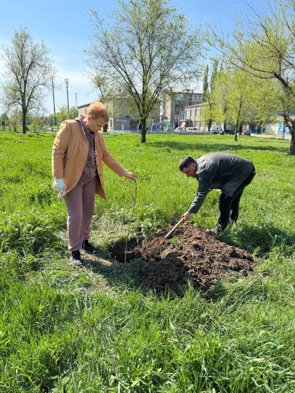 Коллектив Иловайской дистанции сигнализации и связи присоединился к наведению порядка на закреплённой территориии в рамках Всероссийского субботника Коллектив Иловайской дистанции сигнализации и связи присоединился к наведению порядка на закреплённой территориии в рамках Всероссийского субботника